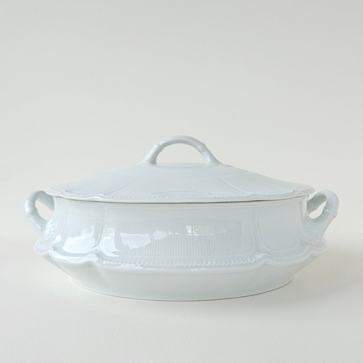 Covered Vegetable Dish – Attributed to Manufacture G.D.A. – Limoges, 2nd Half of the 20th Century
