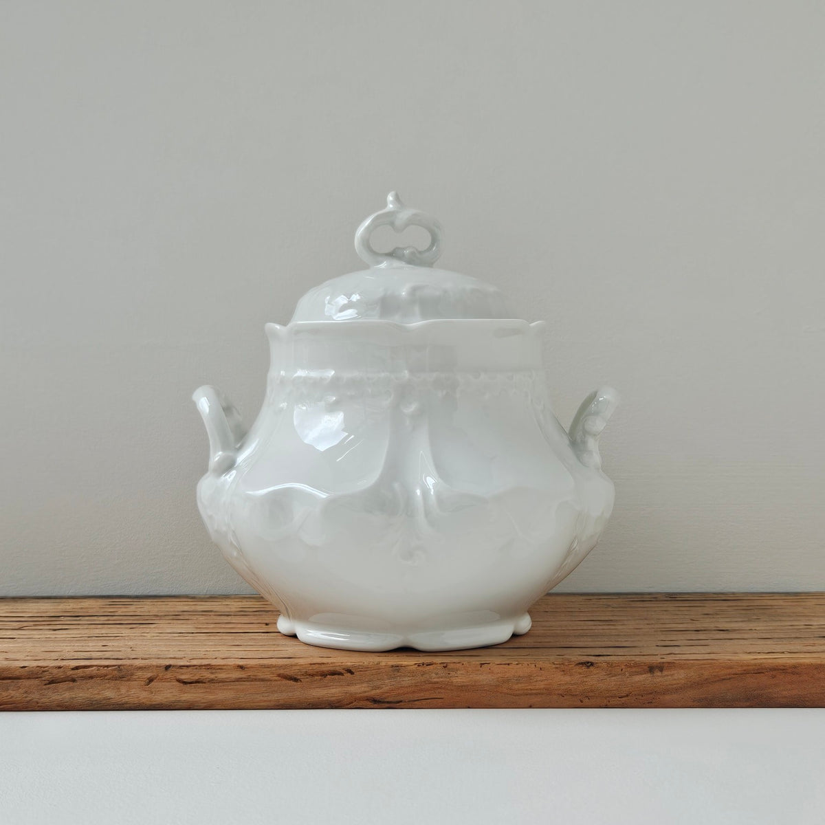 Grand sucrier couvert – Manufacture René Frugier – Limoges, v. 1900-1920
