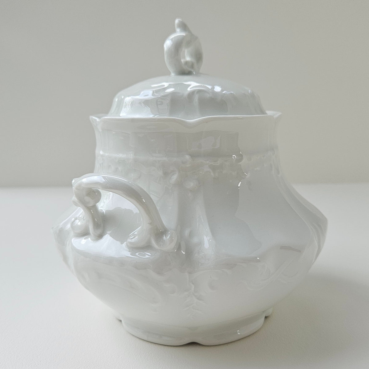 Grand sucrier couvert – Manufacture René Frugier – Limoges, v. 1900-1920