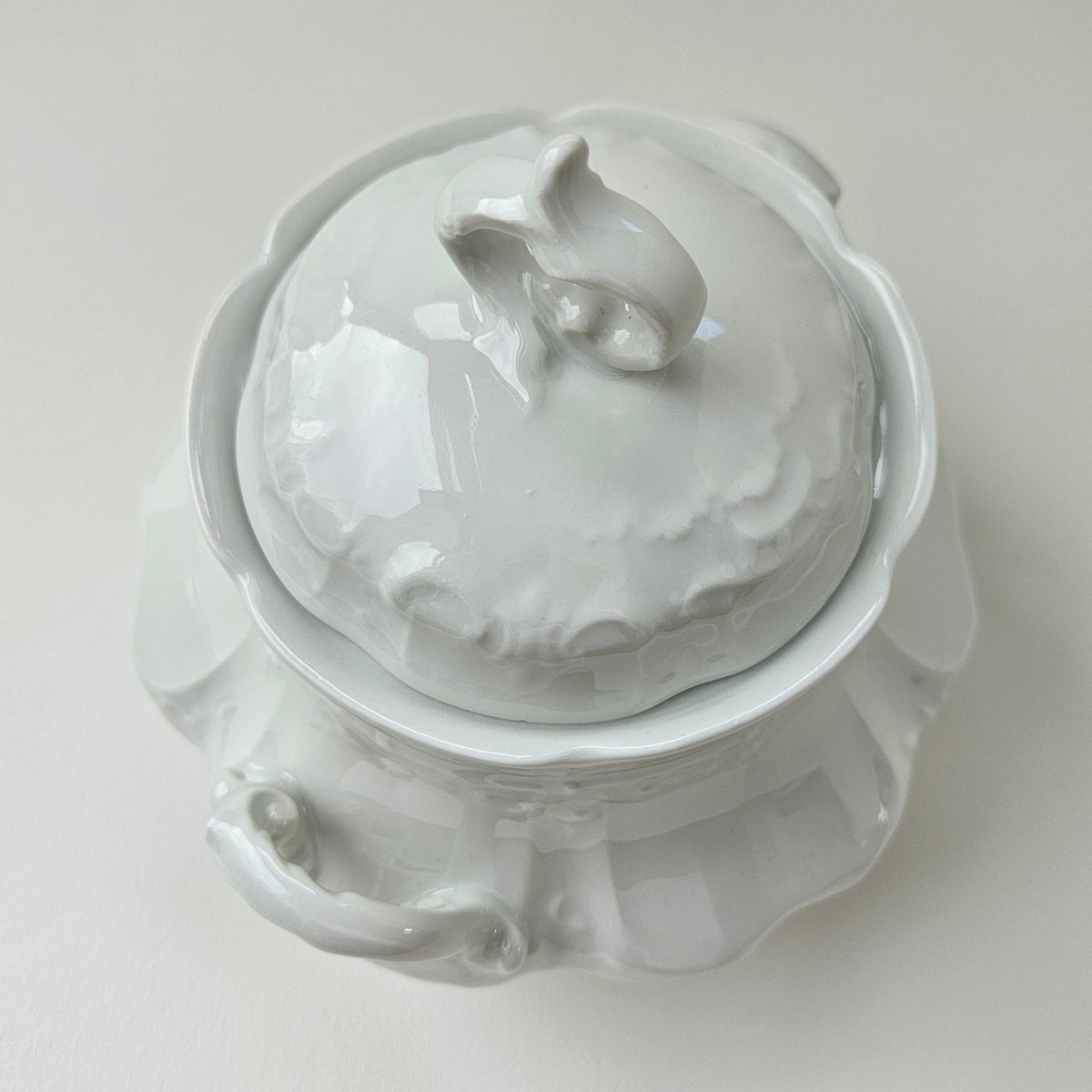 Grand sucrier couvert – Manufacture René Frugier – Limoges, v. 1900-1920