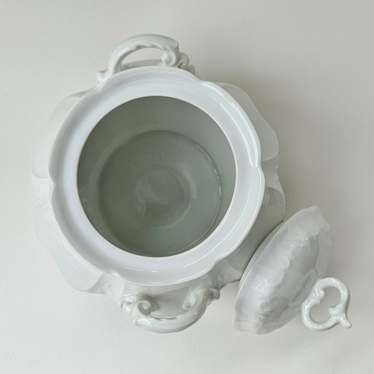 Grand sucrier couvert – Manufacture René Frugier – Limoges, v. 1900-1920