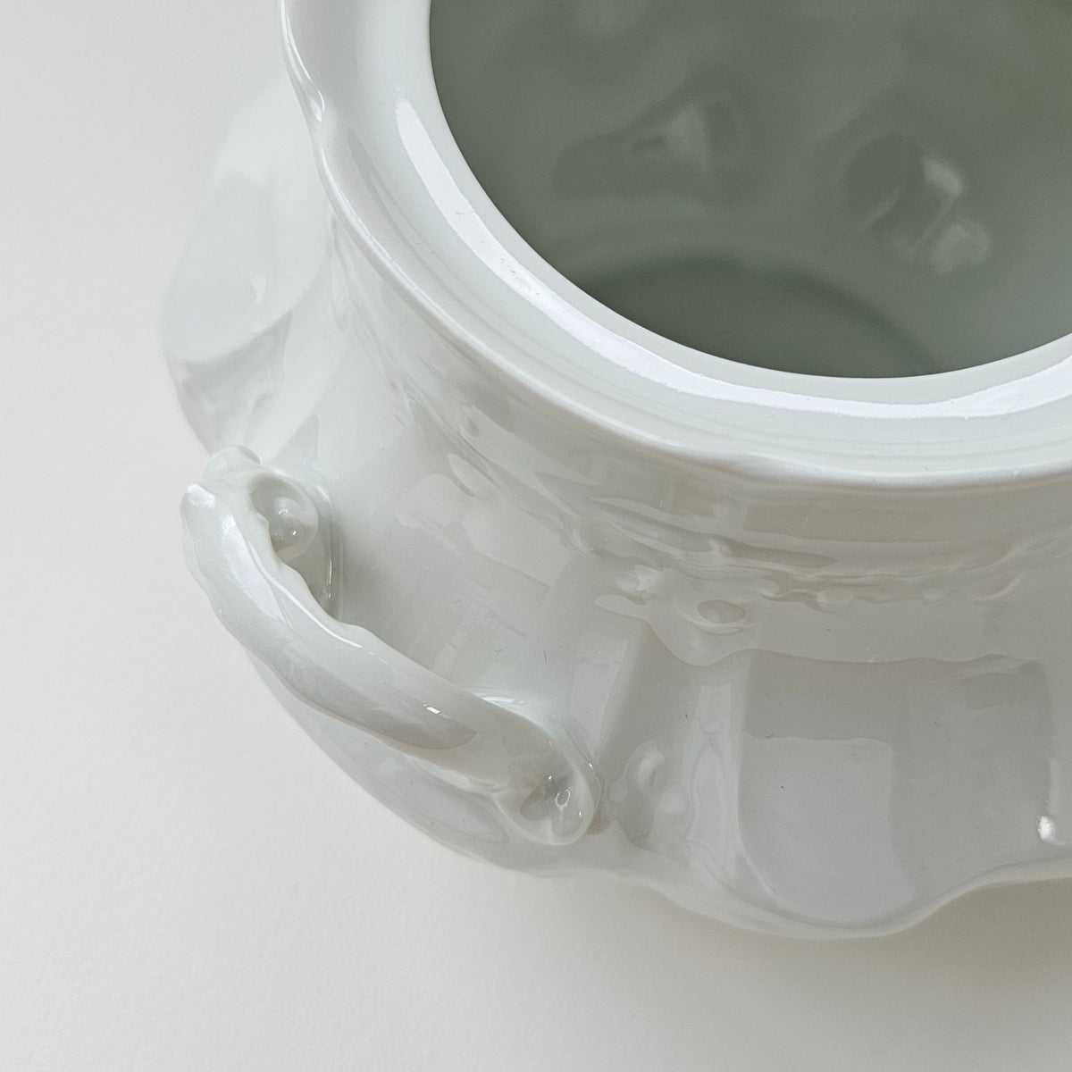 Grand sucrier couvert – Manufacture René Frugier – Limoges, v. 1900-1920