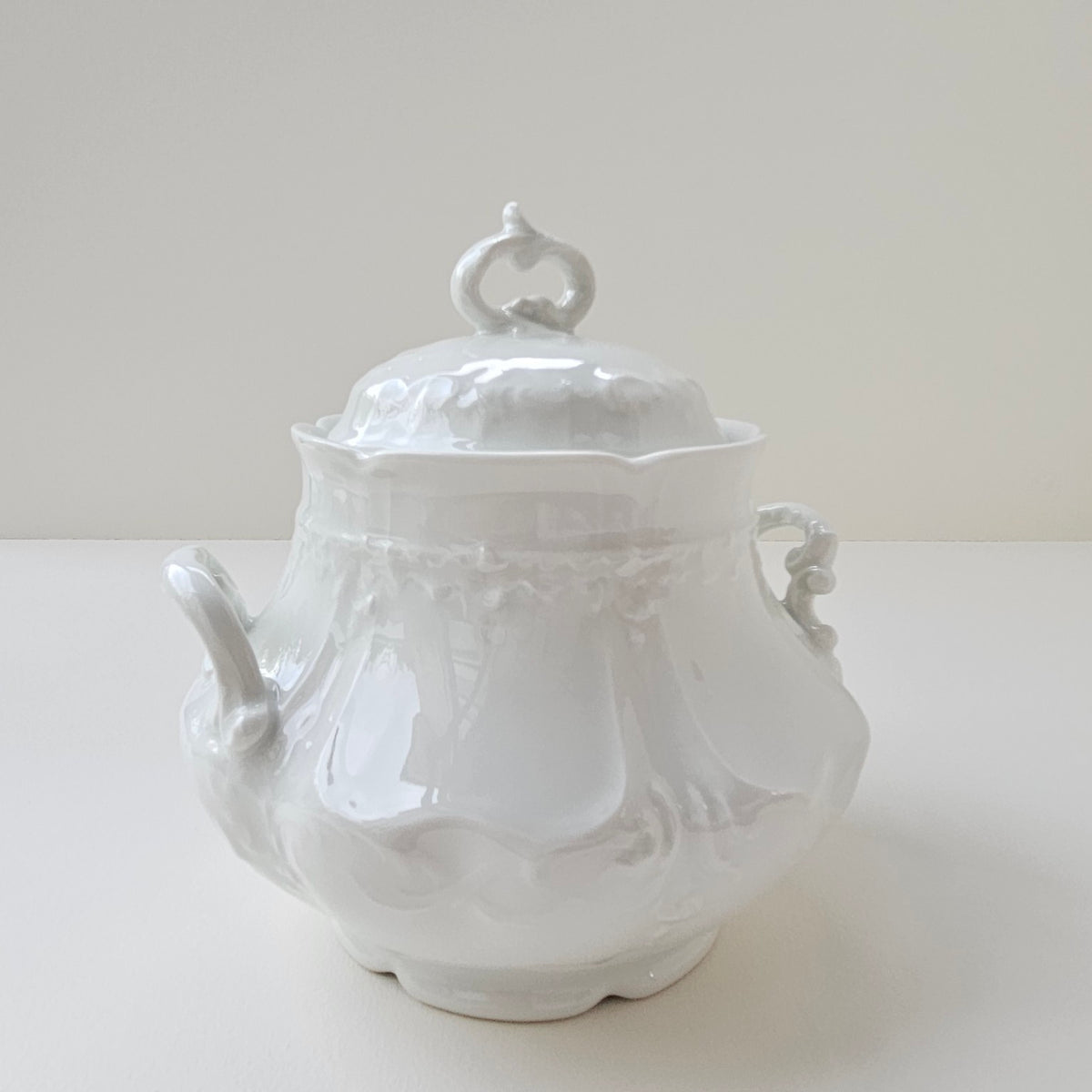 Grand sucrier couvert – Manufacture René Frugier – Limoges, v. 1900-1920