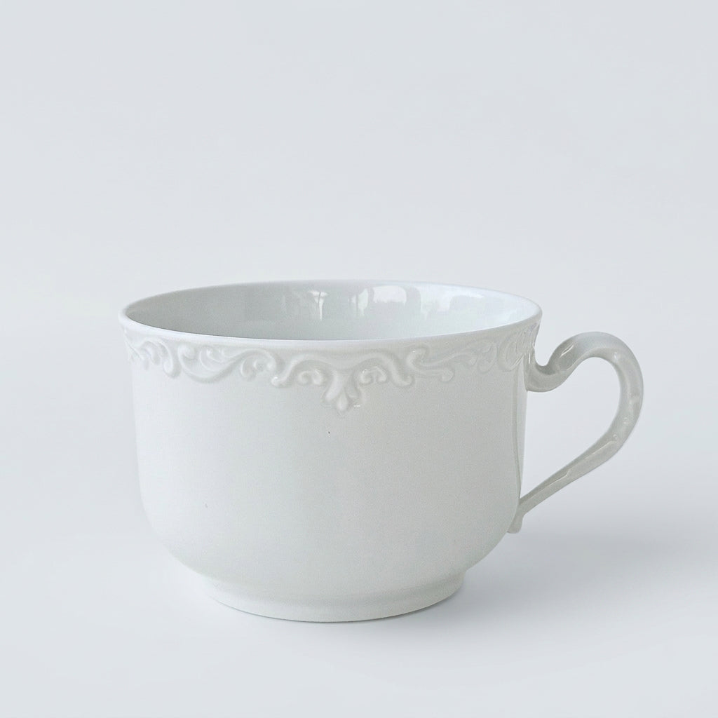 Paire de tasses à thé ou à chocolat chaud avec deux soucoupes assorties par association – Limoges, 2e moitié du XXᵉ s.
