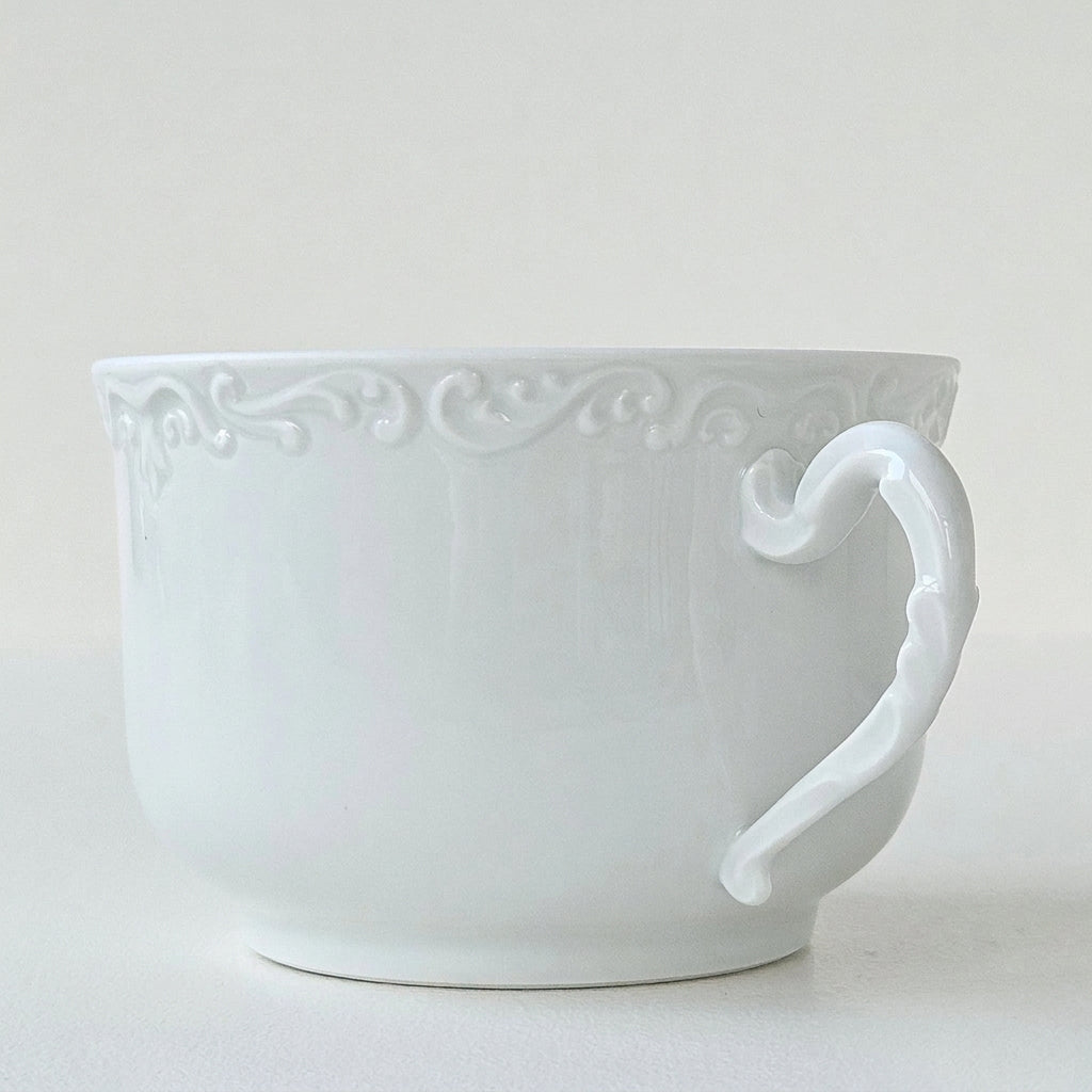 Paire de tasses à thé ou à chocolat chaud avec deux soucoupes assorties par association – Limoges, 2e moitié du XXᵉ s.
