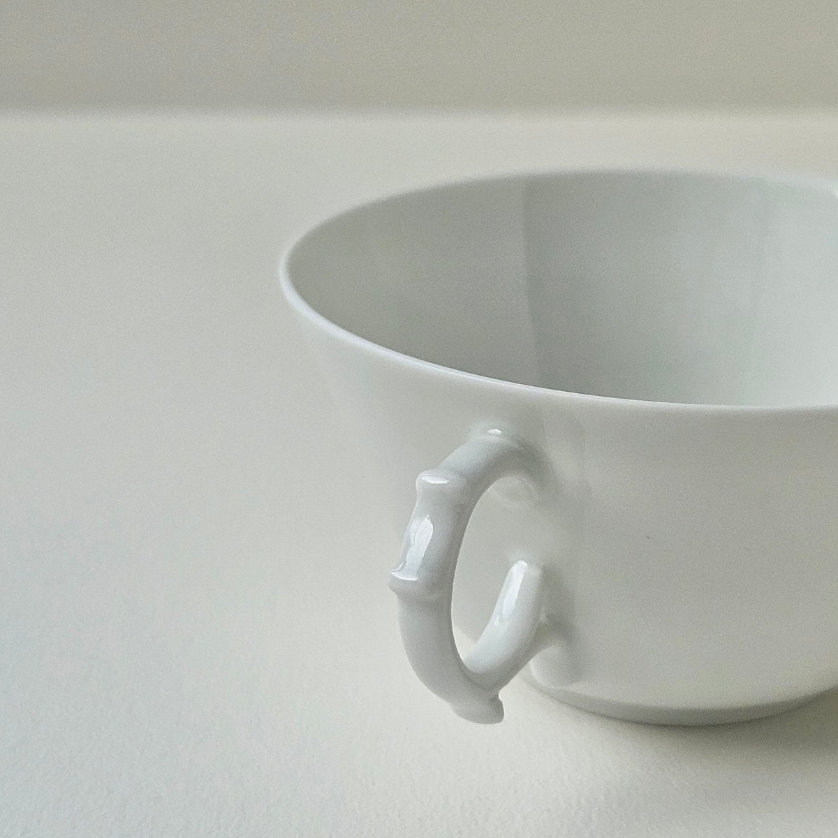 Ensemble de 3 tasses à thé en porcelaine fine – Limoges, v. 1920-1935