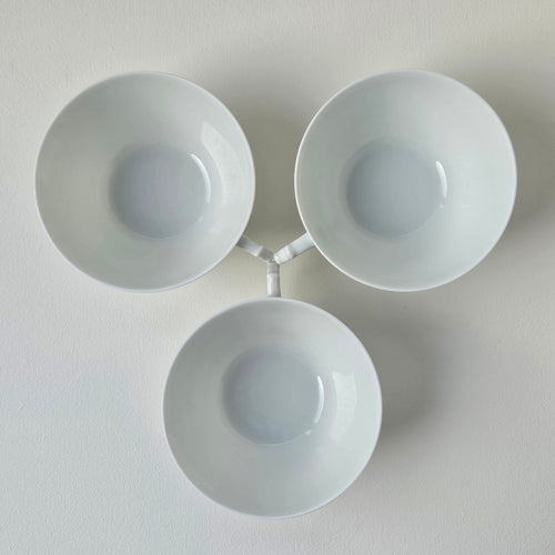 Ensemble de 3 tasses à thé en porcelaine fine – Limoges, v. 1920-1935