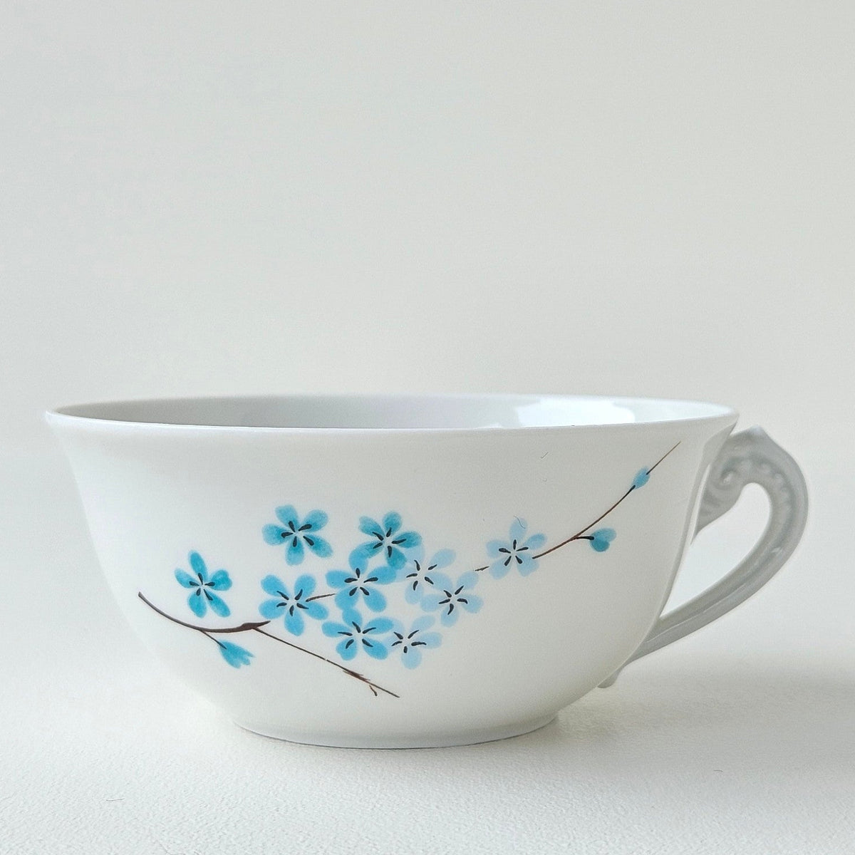 Paire de tasses à thé – Décor : Odette Dugraindelorge – Manufacture Bernardaud – Limoges, v. 1960