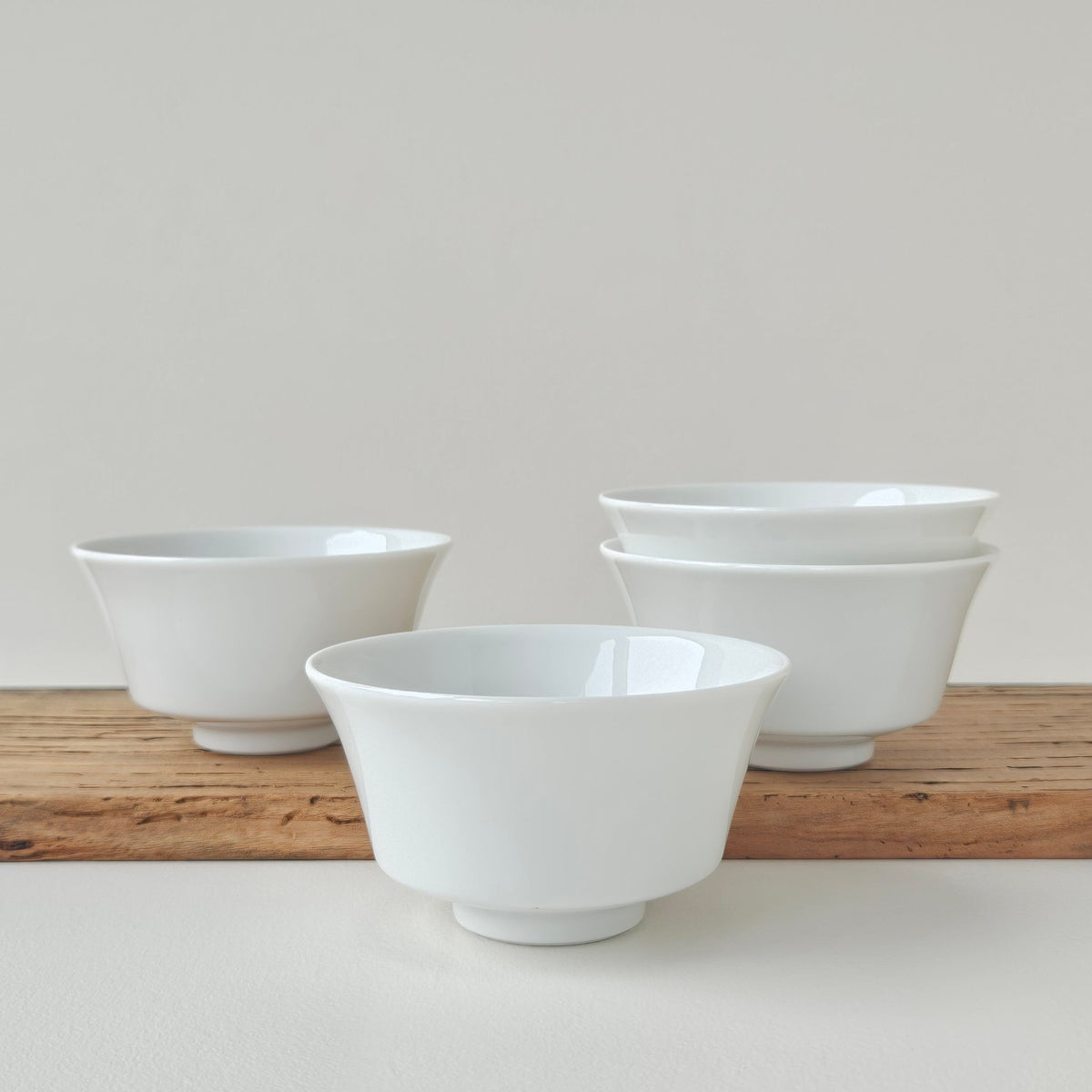 Quatre tasses à thé sans anse – Manufacture Raynaud – Limoges, XXIe s.
