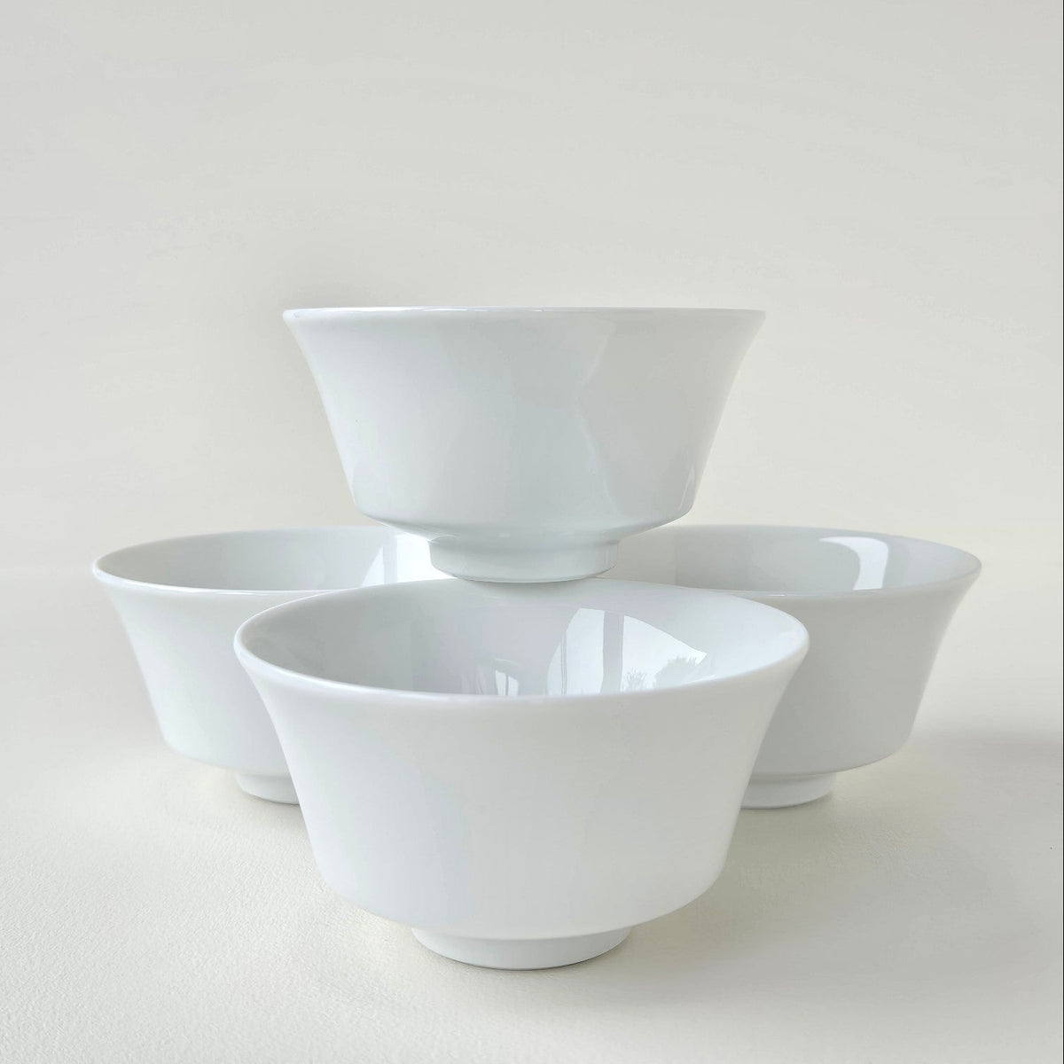 Quatre tasses à thé sans anse – Manufacture Raynaud – Limoges, XXIe s.