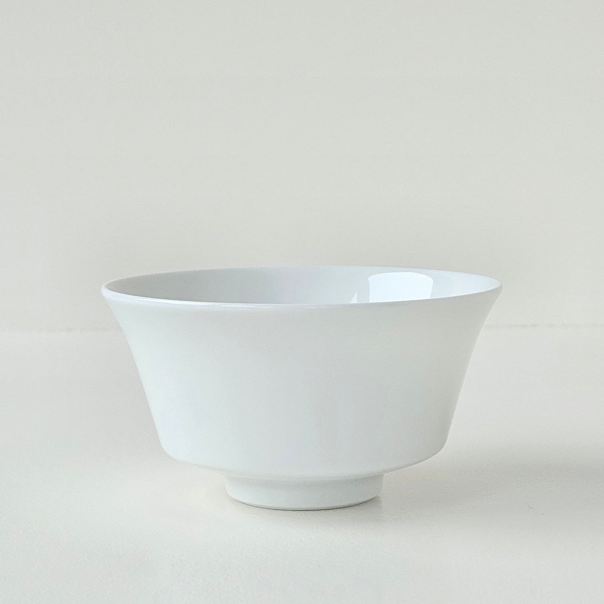 Quatre tasses à thé sans anse – Manufacture Raynaud – Limoges, XXIe s.