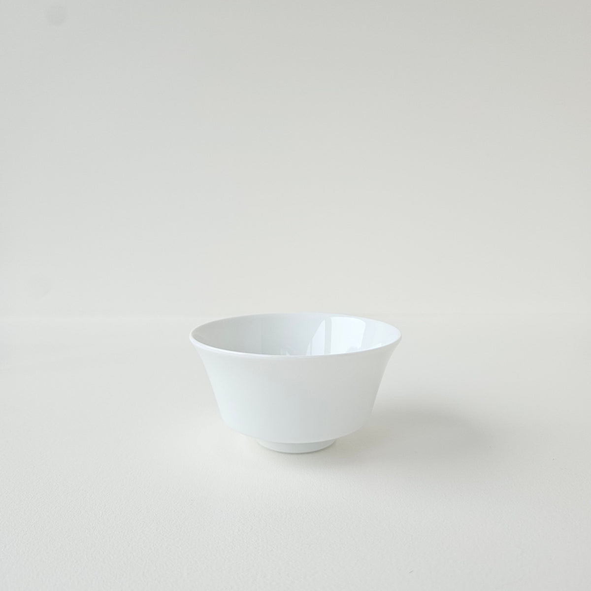 Quatre tasses à thé sans anse – Manufacture Raynaud – Limoges, XXIe s.