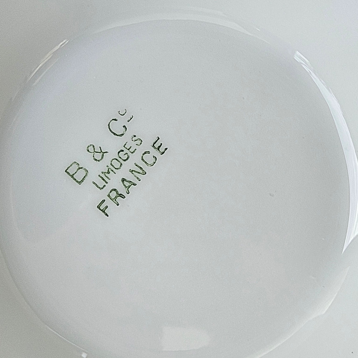 Théière ancienne – Manufacture Bernardaud – Limoges, v. 1920-1930
