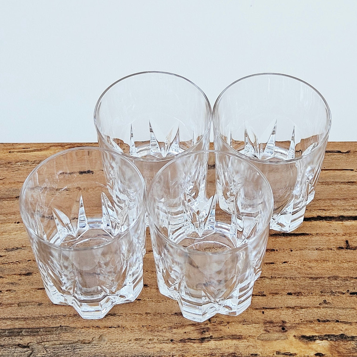 Lot de 4 petits verres à whisky japonais en verre moulé – France (probable), fin du XXe s.
