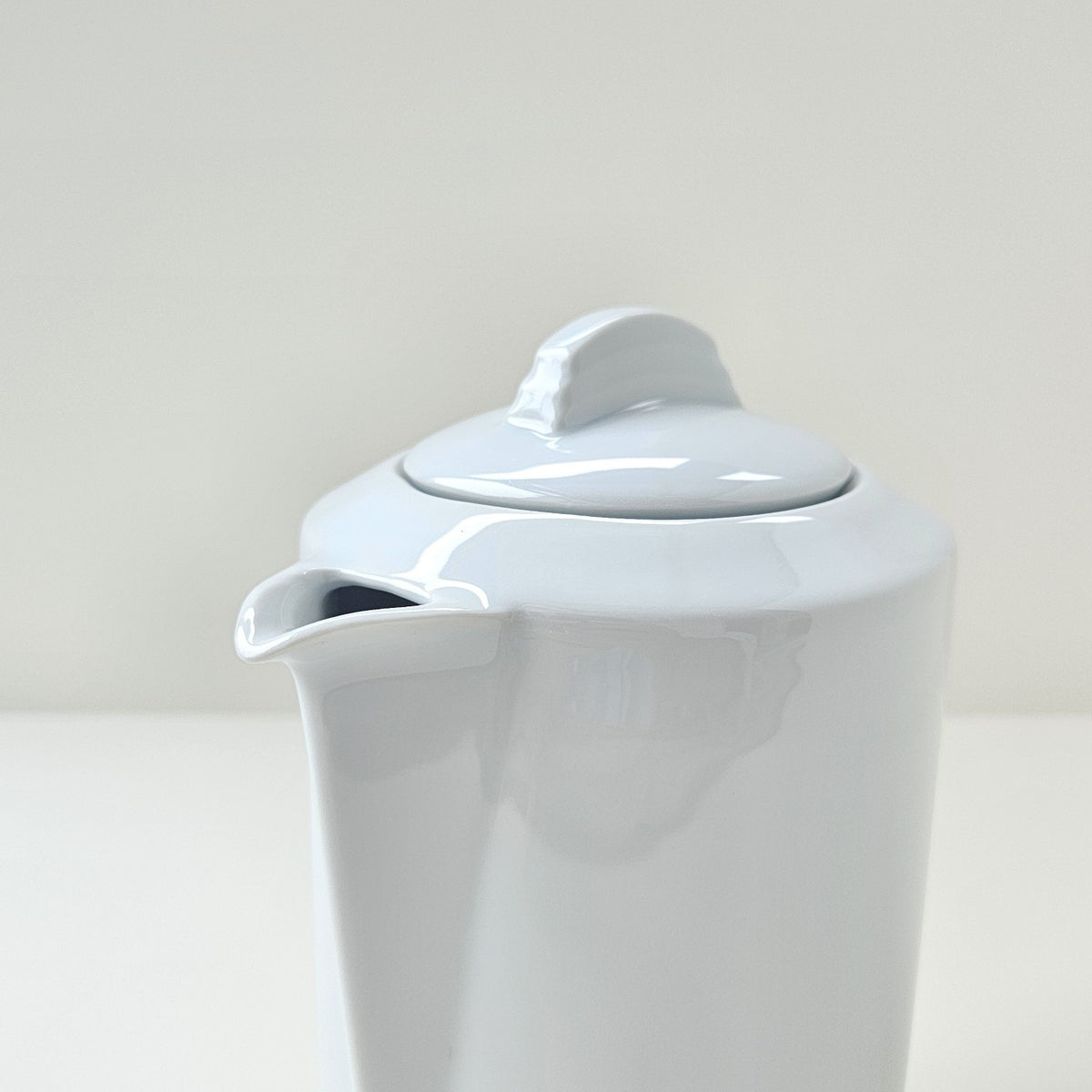 Verseuse en porcelaine – Limoges, v. 1970-1980